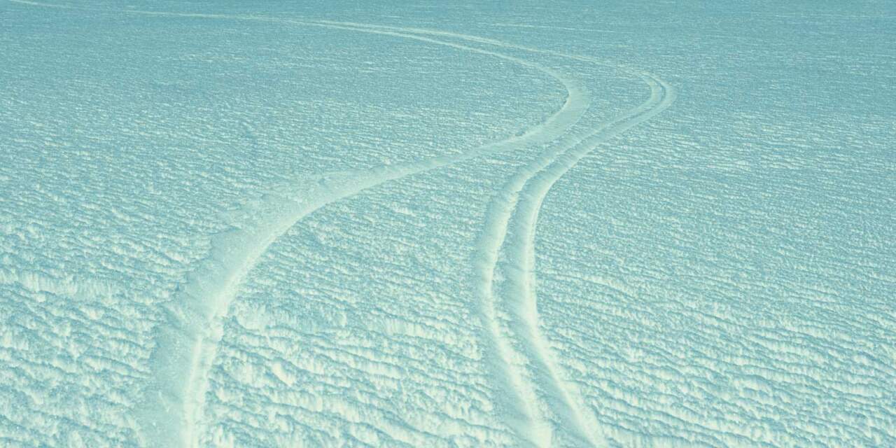 SEASON Eqpt snowboard-ski-tracks
