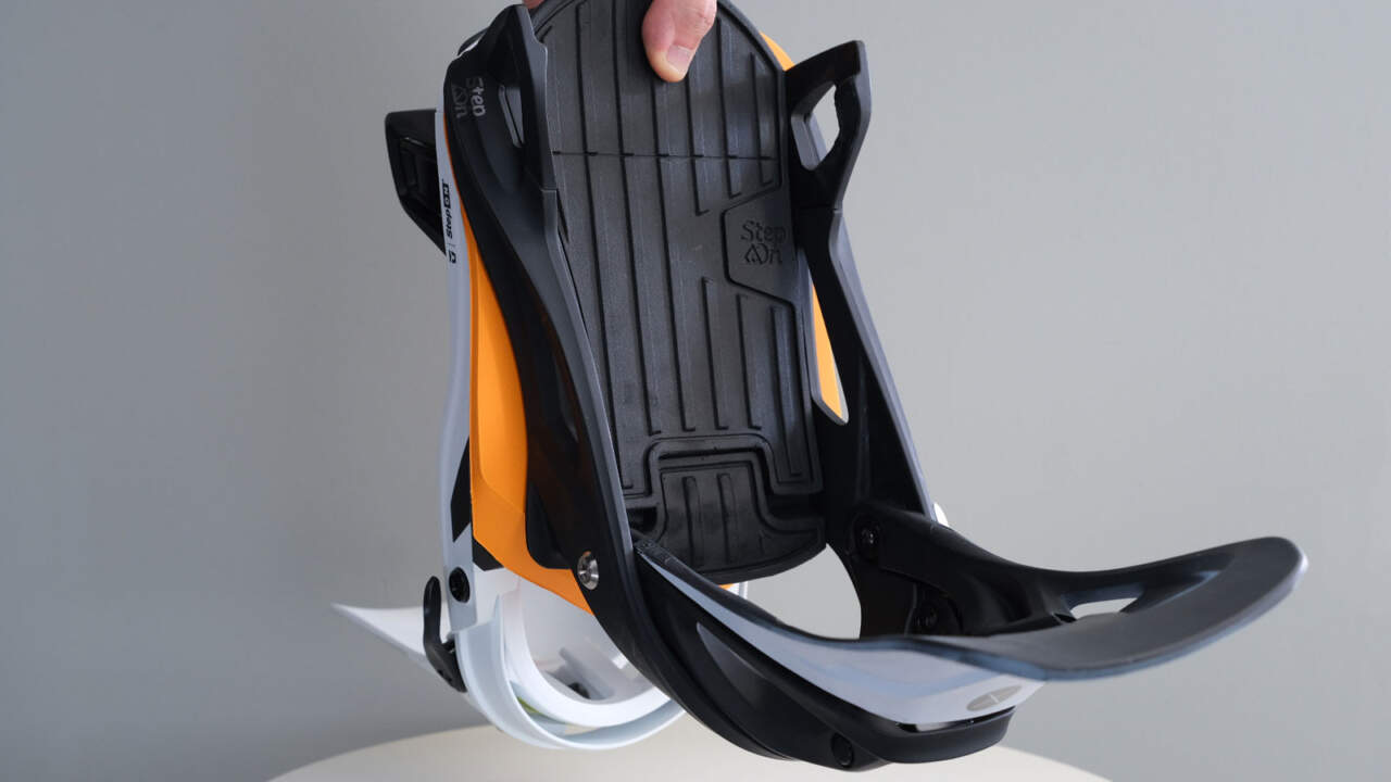 UNION ATLAS STEP ON とBURTON STEP ON Xブッシュサイズ比較